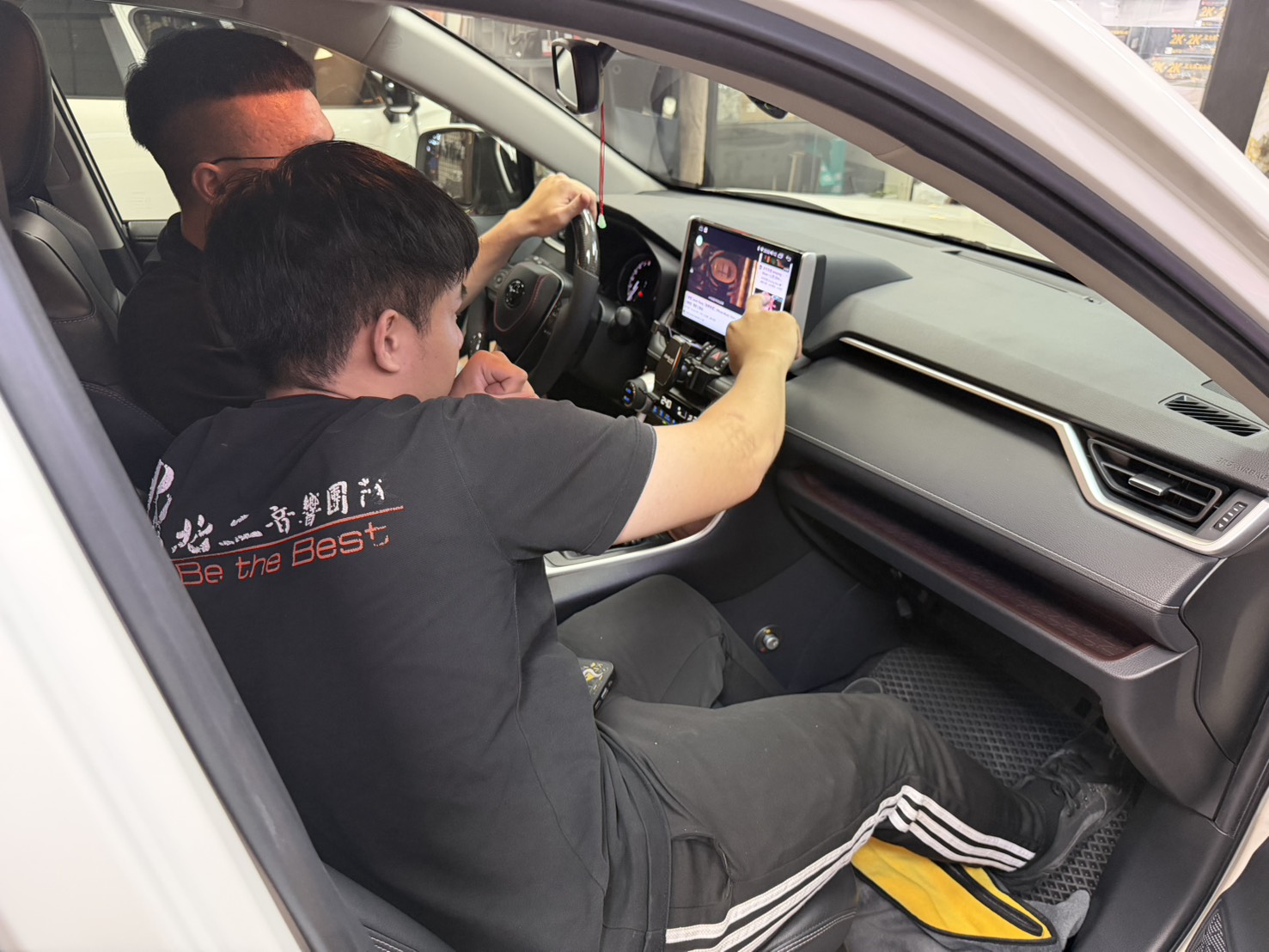 安裝實例車用安卓機-SmartR
