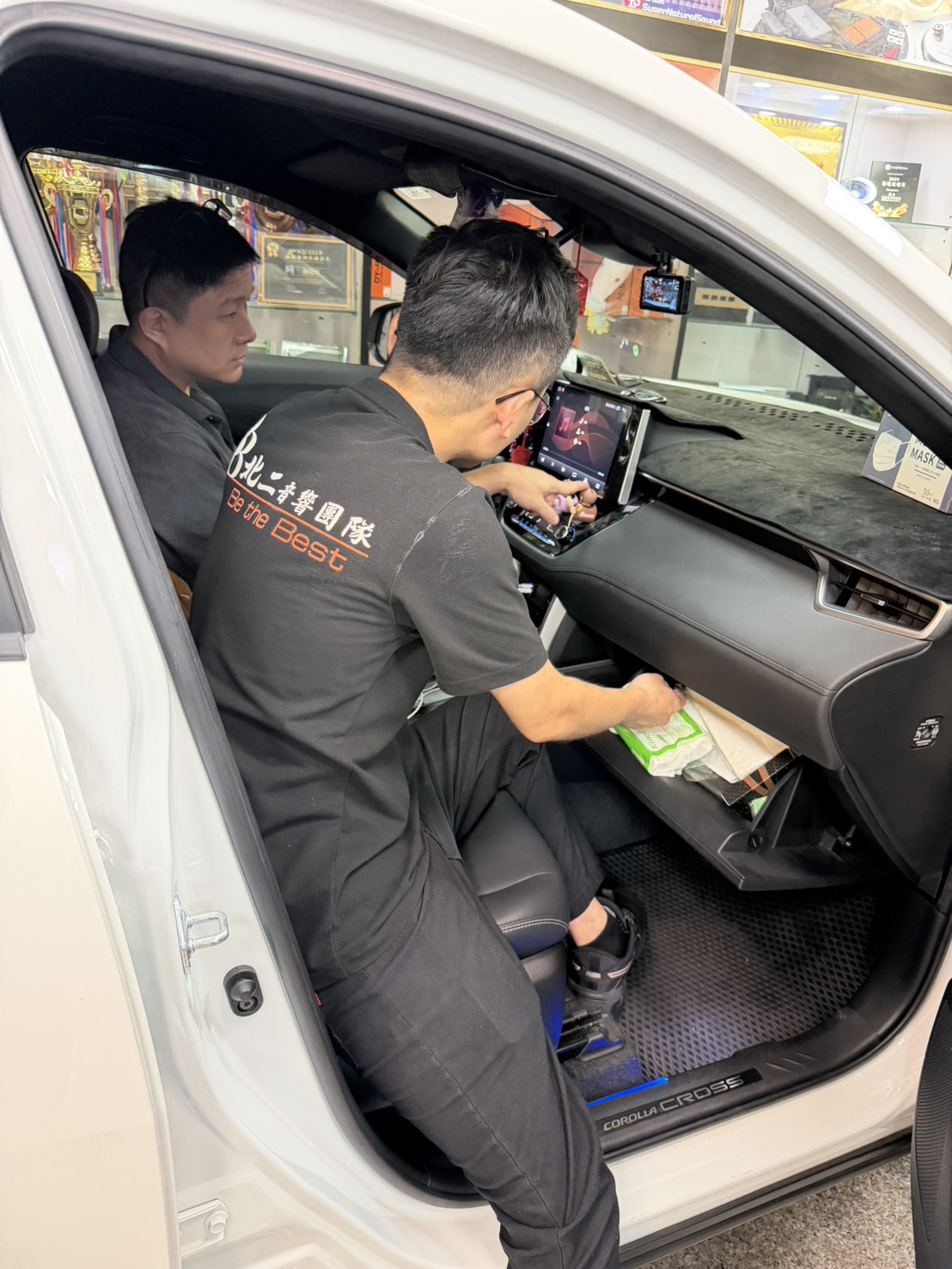 安裝實例車用安卓機-SmartR